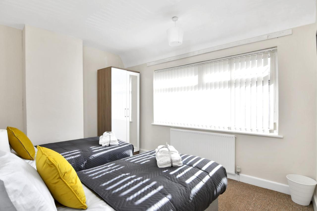 Xclusive Living Stay Near Airport & Nec, The Whitecroft Sheldon  Exterior photo