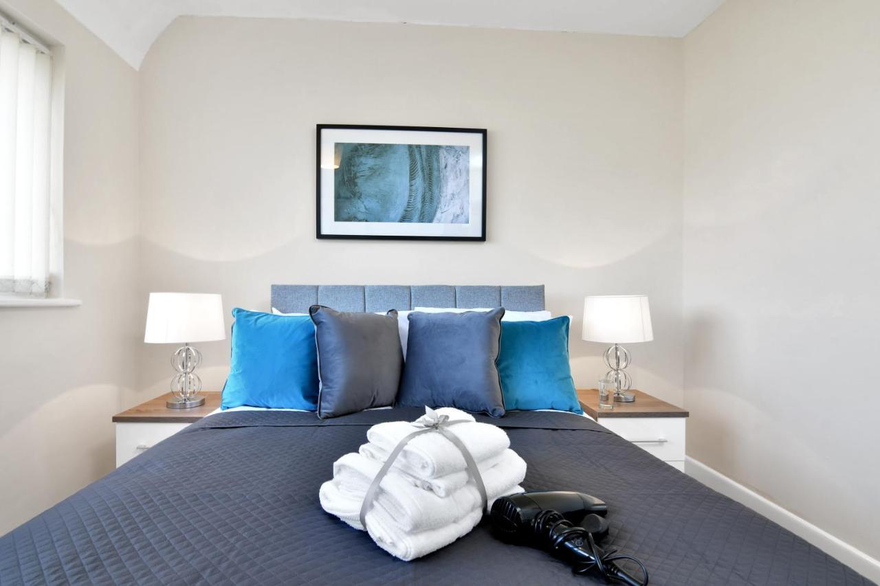 Xclusive Living Stay Near Airport & Nec, The Whitecroft Sheldon  Exterior photo