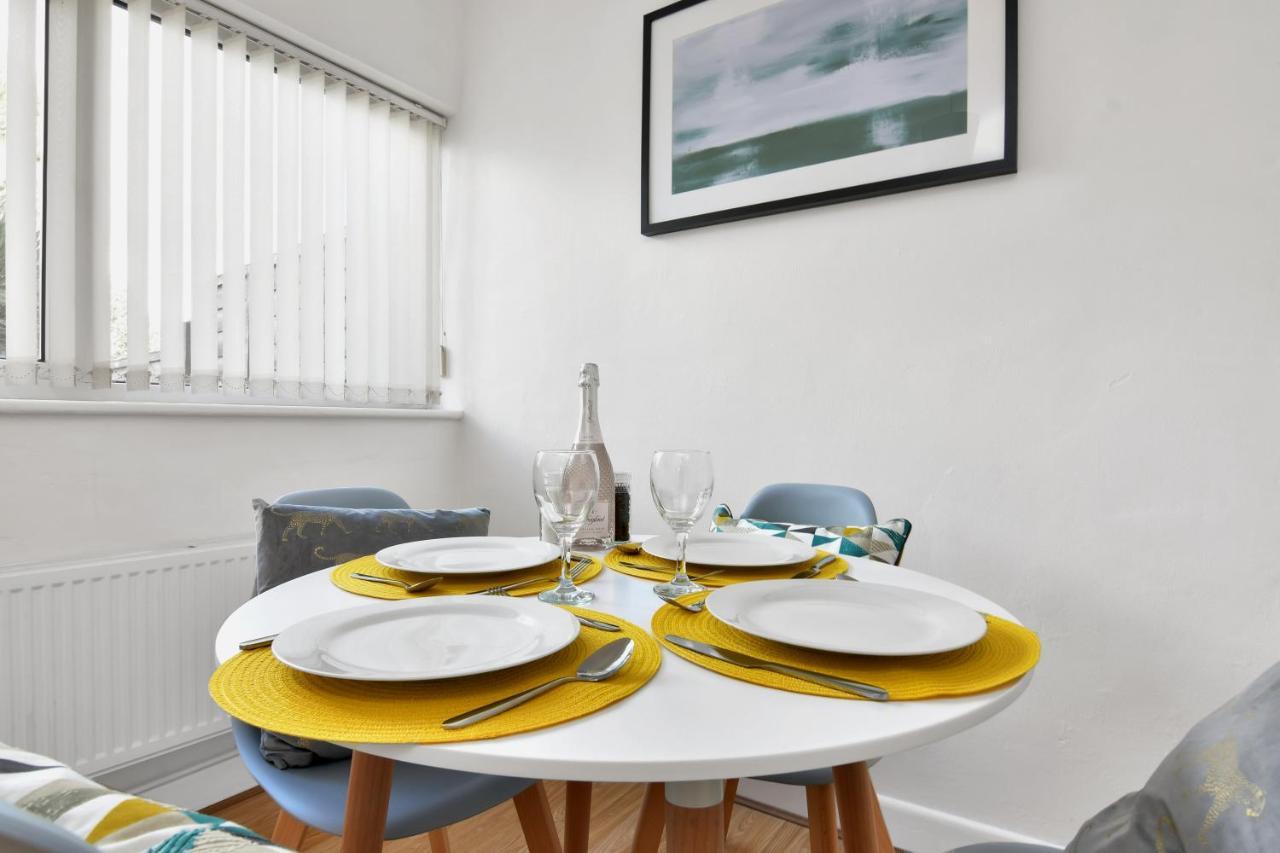 Xclusive Living Stay Near Airport & Nec, The Whitecroft Sheldon  Exterior photo