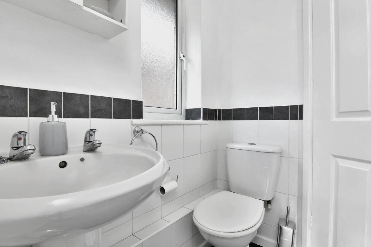Xclusive Living Stay Near Airport & Nec, The Whitecroft Sheldon  Exterior photo