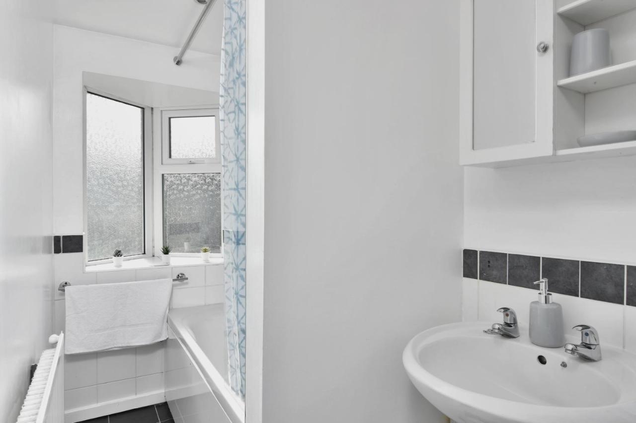 Xclusive Living Stay Near Airport & Nec, The Whitecroft Sheldon  Exterior photo